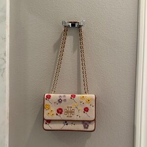 Tory Burch linen handbag with beautiful floral embroidered💐